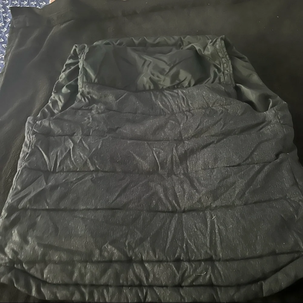 Black and gray Gap vest - Picture 4 of 5